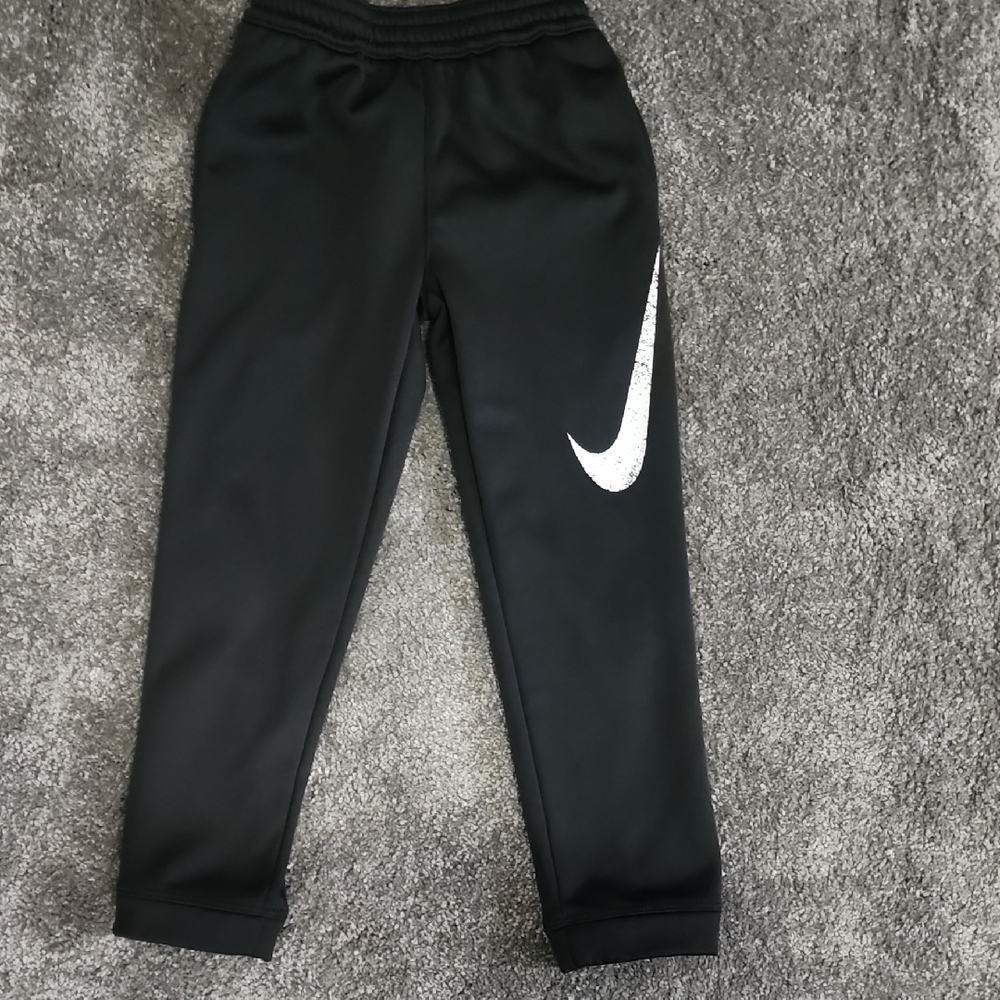 Nike Kids Black Jogger Pants size 5/6